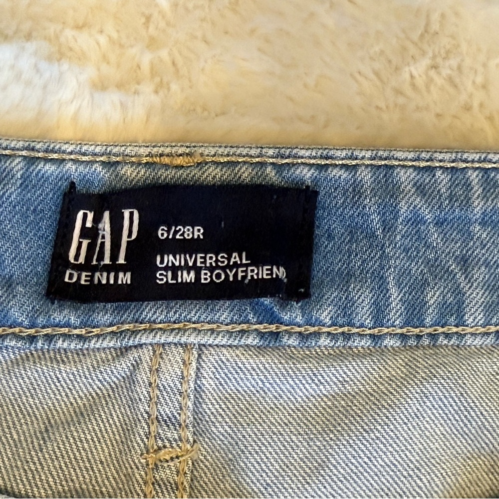 GAP Denim Universal Slim Boyfriend size 6/28 light washed - Picture 3 of 7